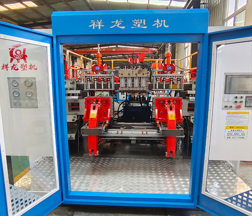 23、全自動一出四吹瓶機1.jpg
